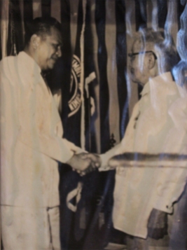 Pres. Magsaysay Meets the First President of the Philippines, Emilio Aguinaldo